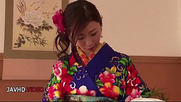 Asian MILF Gives Spectacular Blowjob While Wearing Kimono On Cam Show