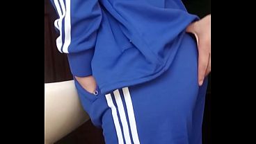 BAJAME EL SHORT, QUIERO HACERLO AQUI!! COLEGIALA PUTA de 18 años me pide hacerlo EN EL BAÑO!! QUE LE PASA A ESTA CHICA??? VIDEO REAL CASERO