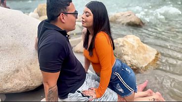 video viral filtrado jovencita estudiante tiene sexo al aire en el rio la termotasajero de cucuta colombia. sexo en publico