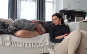 When She Saw Her Stepbrother’s Naked Cock, She Couldn’t Resist Sucking It!