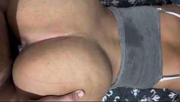 ESTILO PERRITO PERFECTO CON DELICIOSA VECINA SOLTERA AMATEUR – Doggystyle en apretado coño!!!